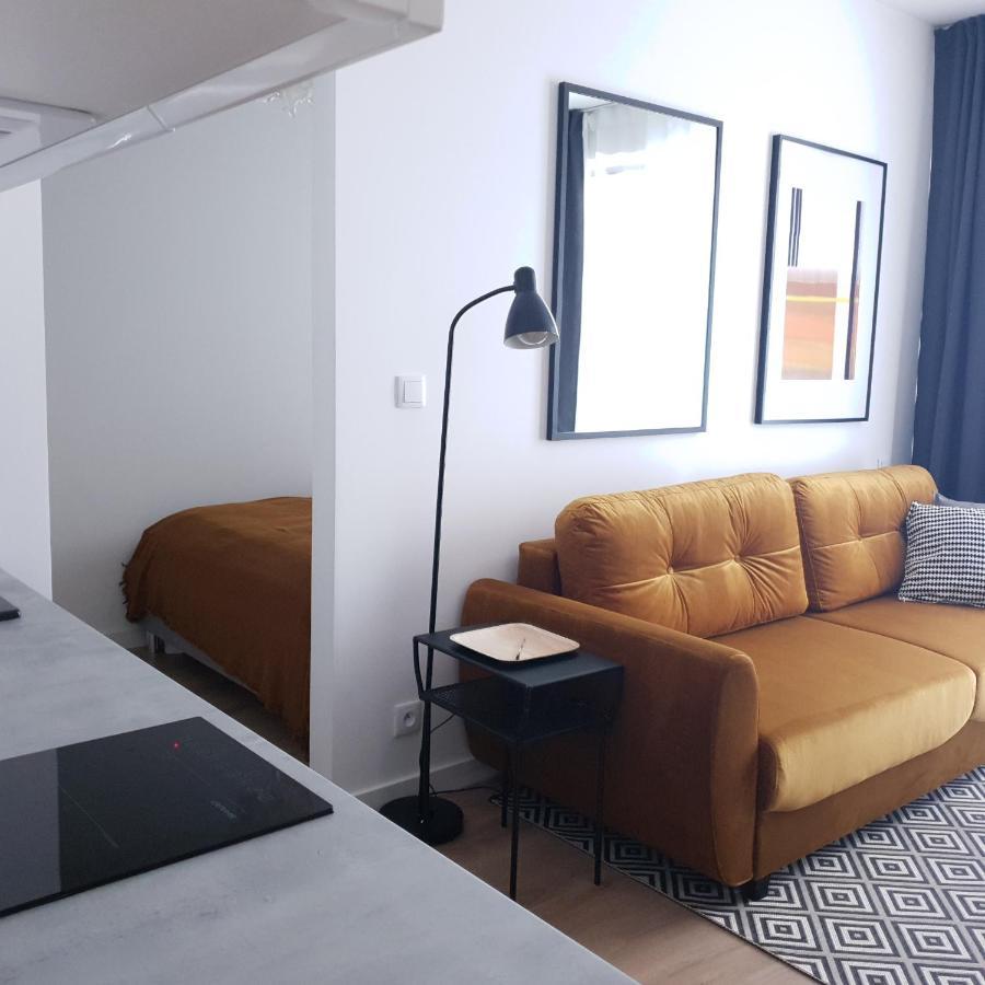 Bit Eccentric With The Balcony Apartament